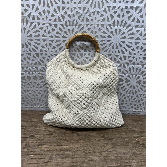The Unbranded Brand Handbags - Beige Macrame Bag With Wooden Handles.  Pre-owned